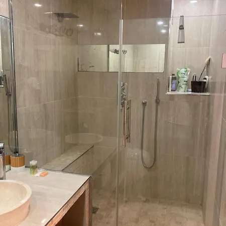 Apartment Artist Trip