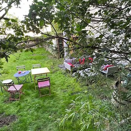 Artist Trip Apartment Paris